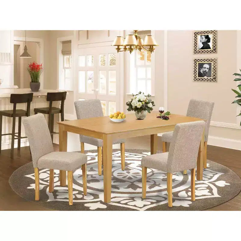 Ensemble de salle à manger rectangulaire 5 pièces, table et chaises - Tissu en lin, pieds en chêne, couleur faon clair - HomeStock