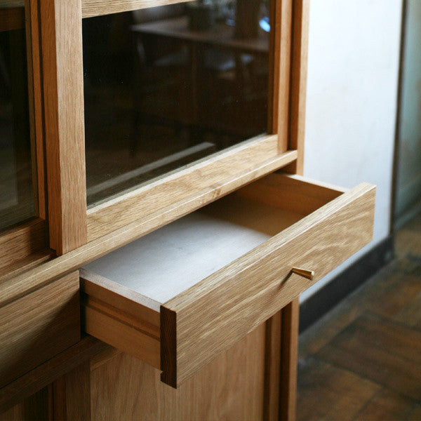 Armoire haute en chêne massif et noyer massif