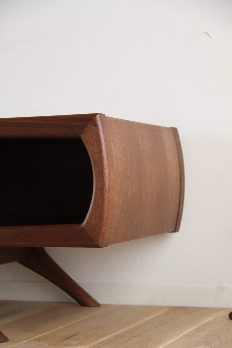 Meuble TV bas en métal plaqué bois