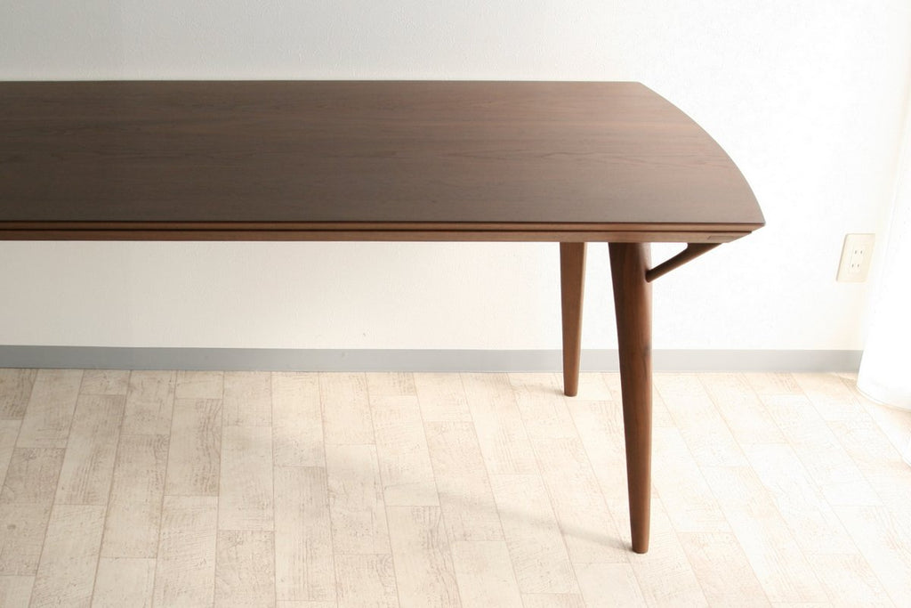 Table à manger en placage de bois massif confortable