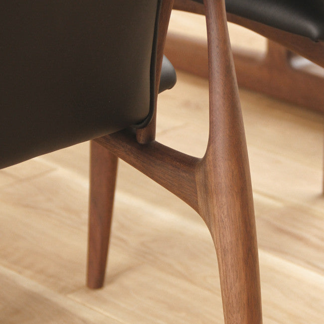 Chaise haute rembourrée en bois massif