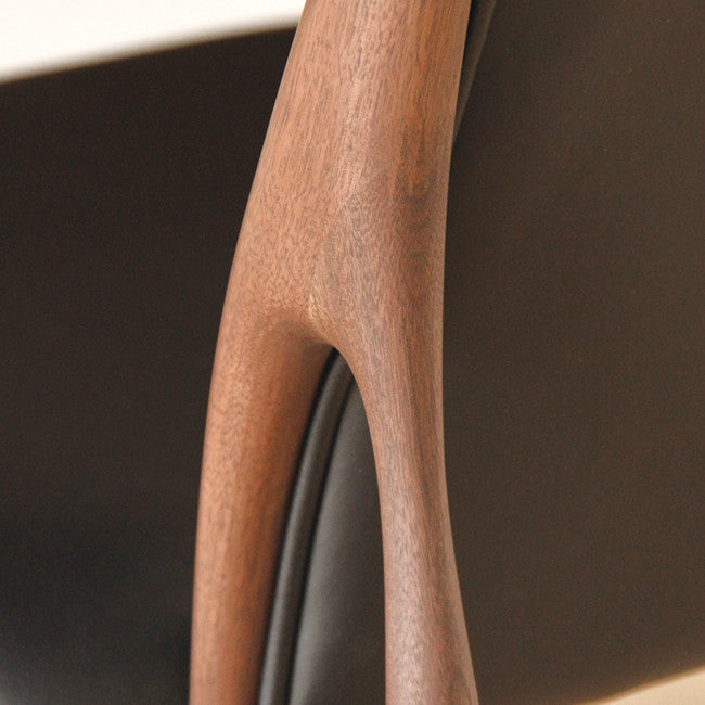Chaise haute rembourrée en bois massif