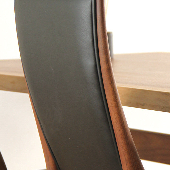 Chaise haute rembourrée en bois massif