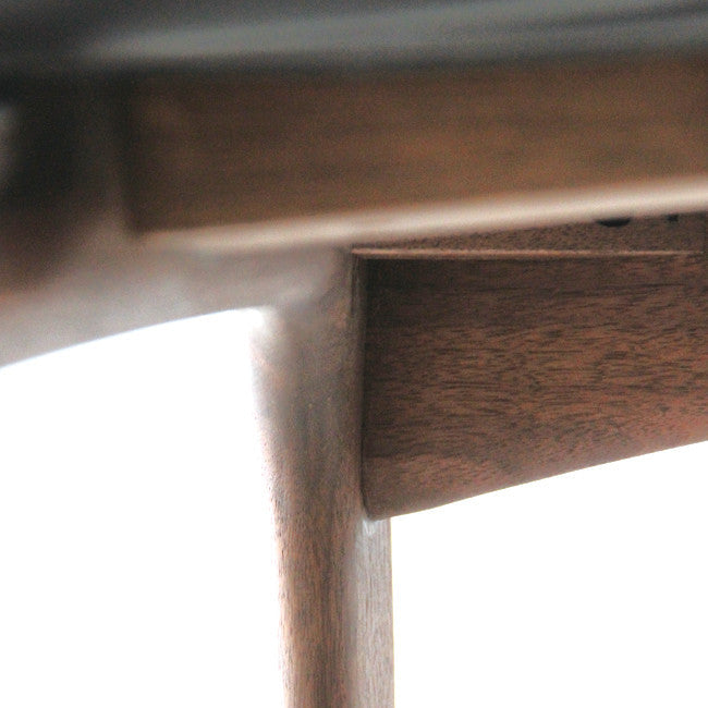 Chaise haute rembourrée en bois massif