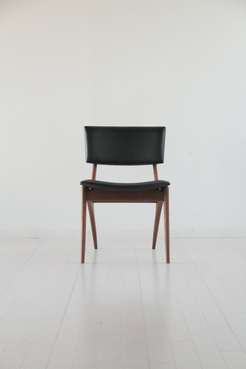 Chaise rembourrée en bois massif