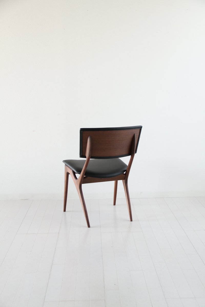 Chaise rembourrée en bois massif
