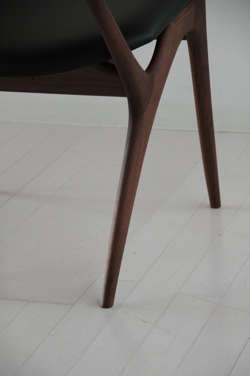 Chaise rembourrée en bois massif