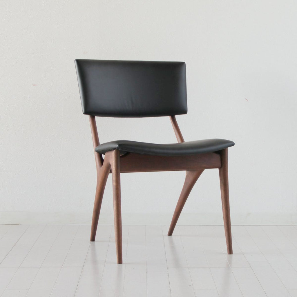 Chaise rembourrée en bois massif