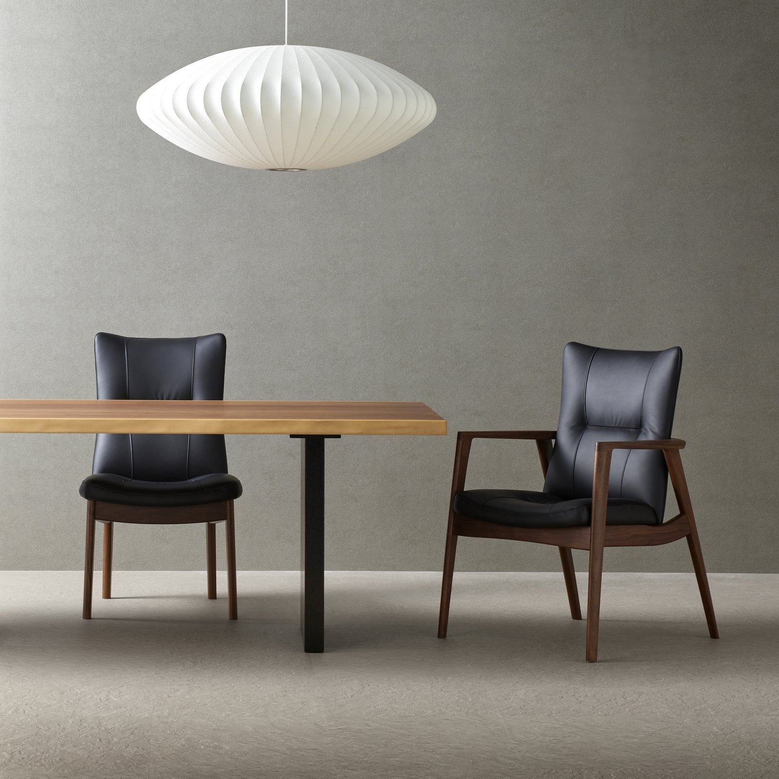 Chaise de salle à manger minimaliste en chêne massif