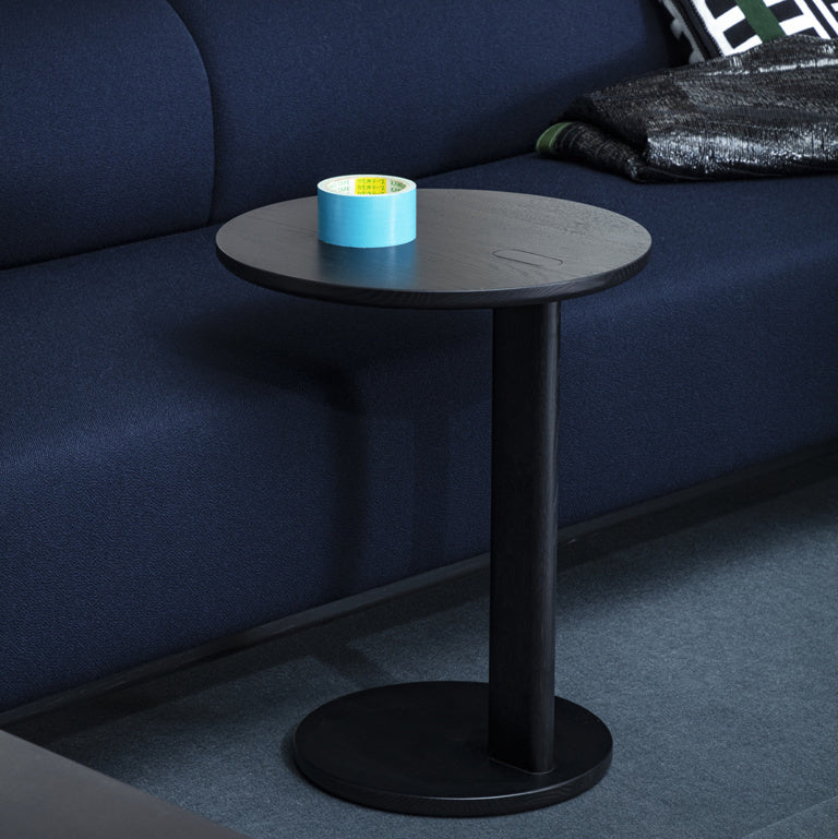 Table basse compacte en bois massif