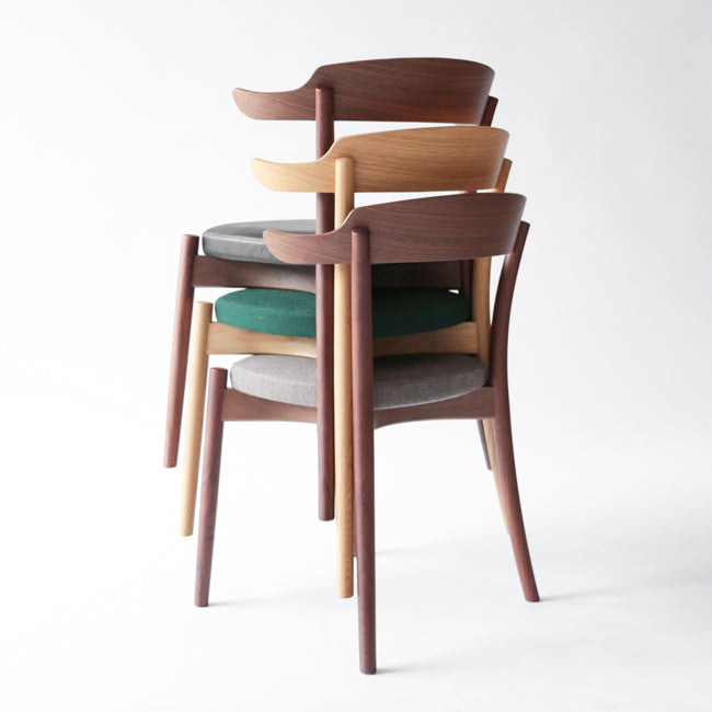 Chaise de salle à manger tapissée en bois massif