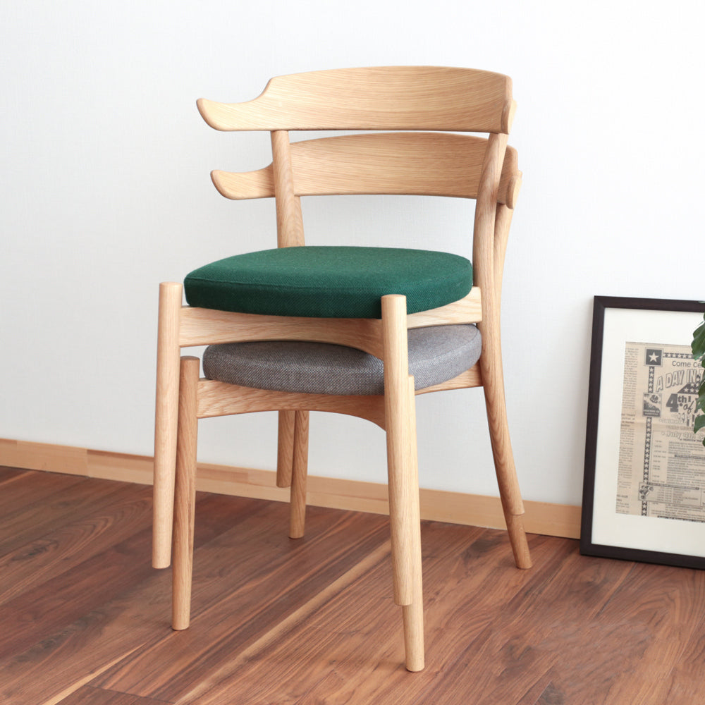 Chaise de salle à manger tapissée en bois massif
