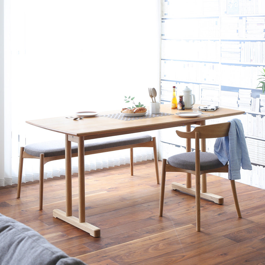 Grande table à manger en bois massif