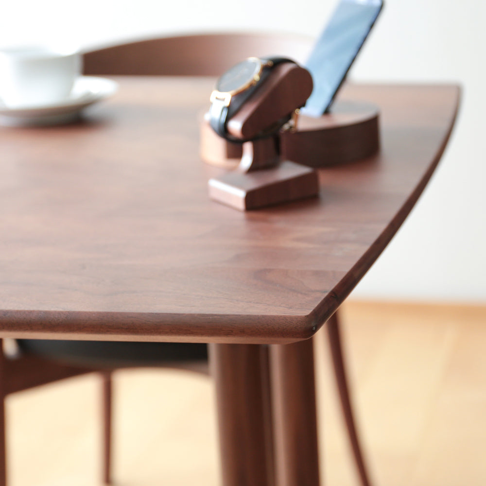 Grande table à manger en bois massif