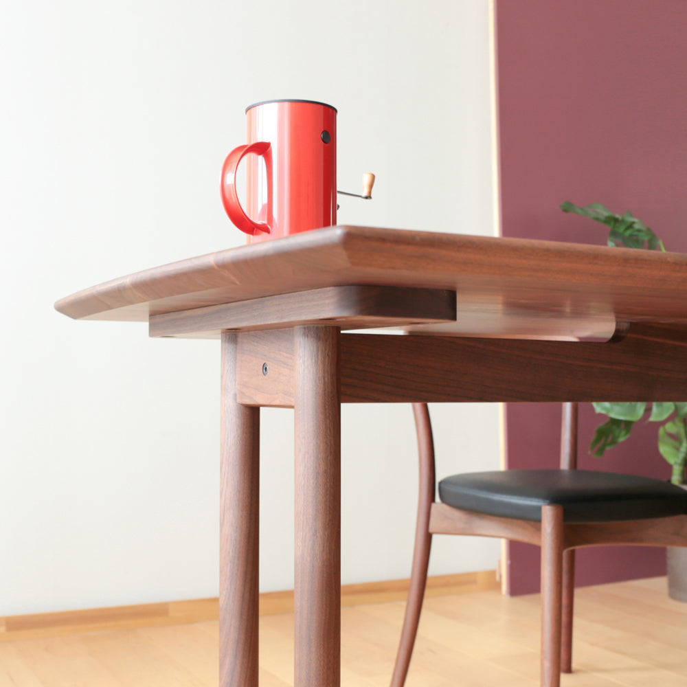 Grande table à manger en bois massif