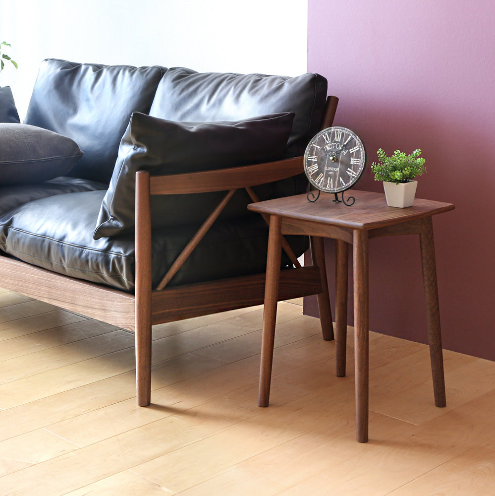 Table basse compacte en bois massif
