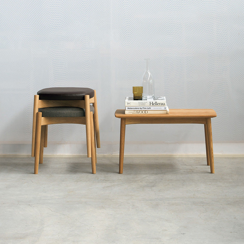 Table basse compacte en bois massif