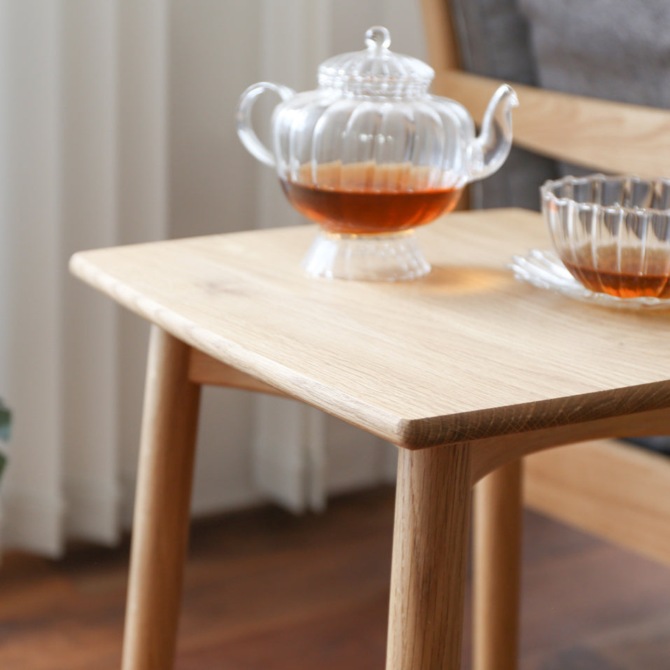 Table basse compacte en bois massif