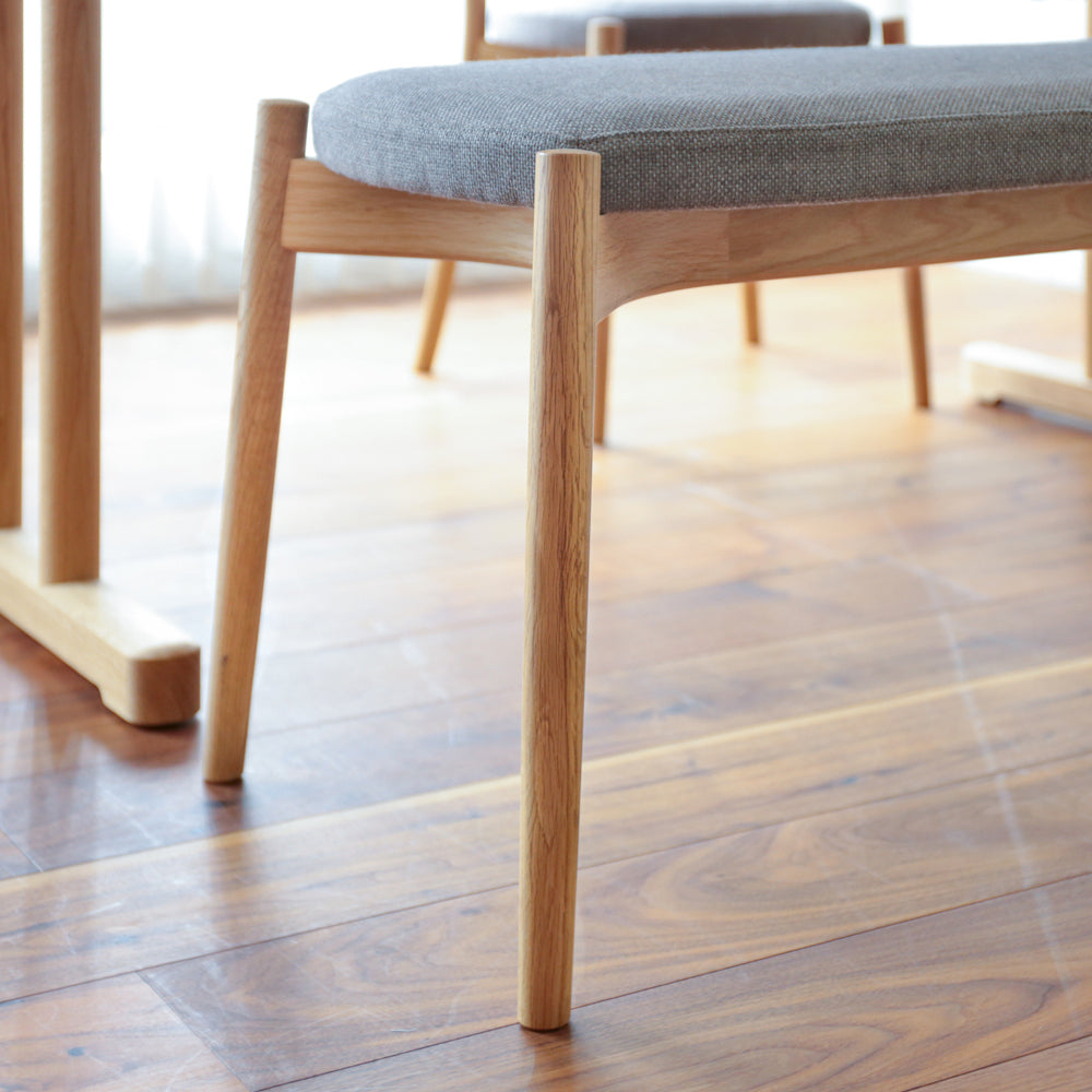 Banc rembourré en bois massif