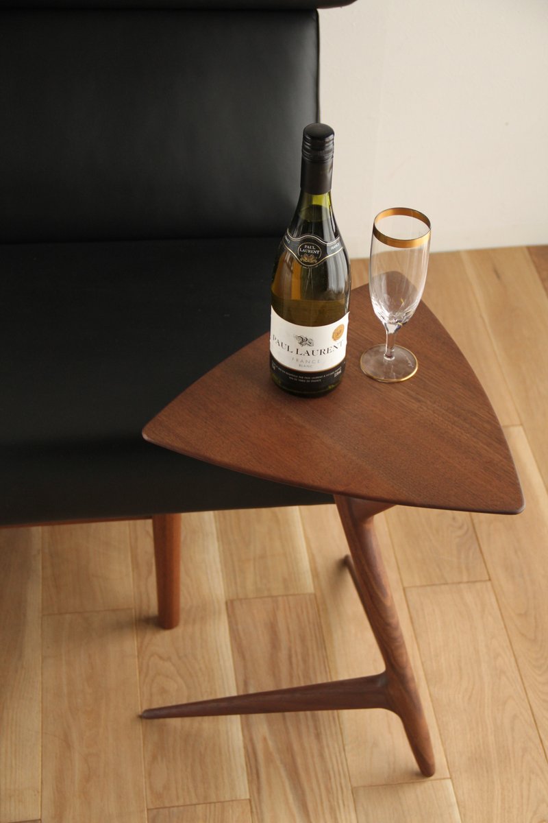 Table d'appoint en métal plaqué bois