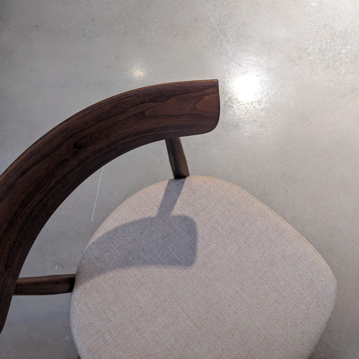 Tiroirs de chaise de salle à manger rembourrée en noyer massif