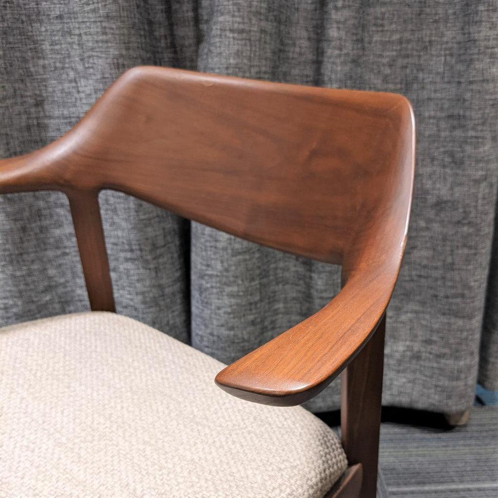 Chaise d'appoint rembourrée en bois massif