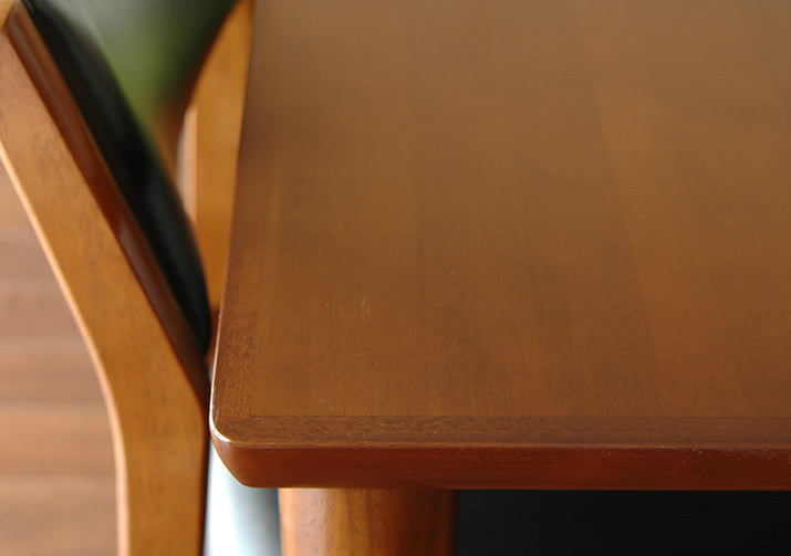 Noyer moderne de grande taille